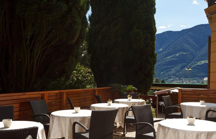 Sonnenterrasse im 3 Sterne Hotel in Obermais Meran